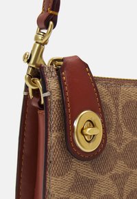 COACH SIGNATURE PENN - Torbica - tan rust