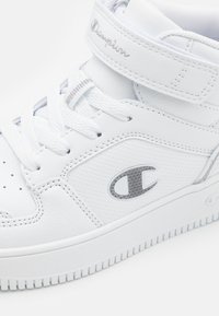 Champion RD18 UNISEX - Chaussures de basket - white/silver