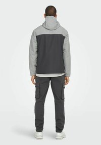 Only & Sons ONSMACK HOOD VD OTW - Veste légère - grey pinstripe