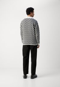 Scotch & Soda TEXTURED DROPPED SHOULDER LONG SLEEVE POLO - Striktrøje - white