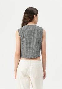 Thumbnail Image 4