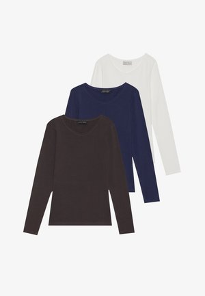 Set od tri majice dugih rukava u smešnoj, mornarskoj i beloj boji, sa V izrezima i izrađene od mekanog pamučnog materijala.