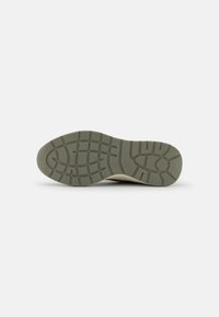 Esprit Trainers - forest