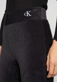 Calvin Klein Jeans VELVET SKINNY PANTS - Calças - black