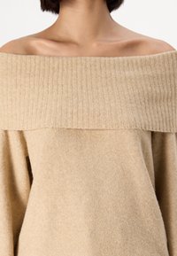 ONLY Tall ONLJEANETT LIFE OFF SHOULDER - Pulóver - humus