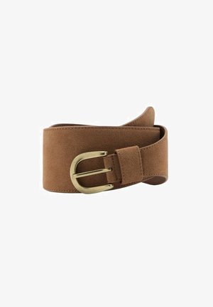 Cintura in suede color tan con una fascia larga e una doppia fibbia in ottone a morsetto. Finitura liscia e bordi sottili, progettata per una regolazione personalizzata.