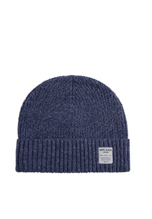 Gorro de punto azul marino con un puño acanalado, que presenta una pequeña etiqueta tejida con los detalles de la marca en el lateral. Textura suave y ajuste flexible.