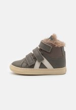 Bisgaard Jua – Scarpe Unisex Bambini E Ragazzi A Piedi Nudi, Leggere E Flessibili, In Flyknit E Gomma Riciclata
