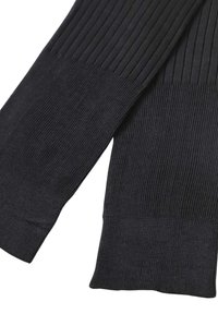 Legwarmers neri in tessuto a costine con texture variabili; presentano righe verticali e aperture senza cuciture ai bordi superiore e inferiore.