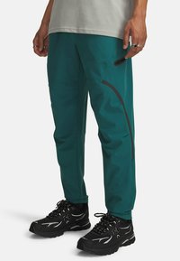 Nevybráno, rack green 