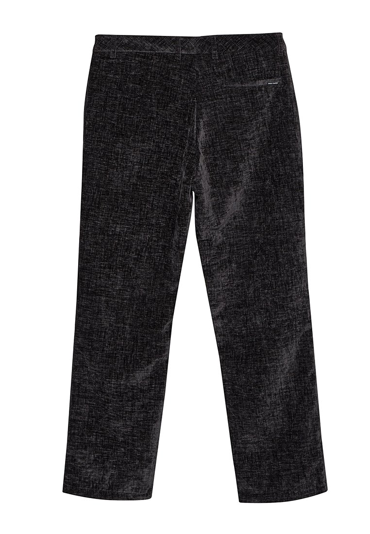 Pantalon noir texturé avec une coupe ample, doté d'un devant plat et d'une poche arrière. Le matériau semble durable avec un motif subtil.