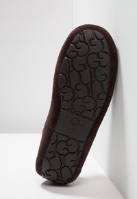 UGG ASCOT - Chinelos - brown
