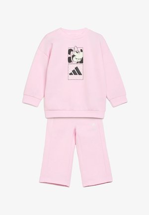 Kinder-Set aus hellrosa Sweatshirt und Hose mit schwarz-weißem Cartoon-Charakter und Adidas-Logo auf dem Oberteil.