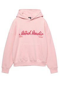 Puha anyagból készült rózsaszín kapucnis pulóver, elöl kenguruzsebbel és piros hímzett szöveggel. Húzózsinóros kapucnival és bordás mandzsettákkal tervezték.