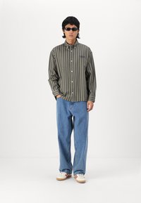 Carhartt WIP SIGNATURE SHIRT - Skjorta - office green/aura stone washed