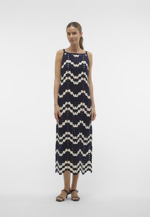 Vero Moda VMVENUS 7/8 DRESS - Strikket kjole - navy blazerdetail/birch