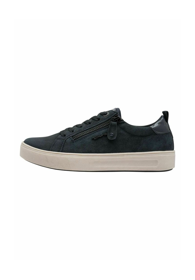 Sneaker neri in suede con finitura testurizzata, lacci elasticizzati e cerniera laterale. Suola in gomma crema con grip testurizzato.