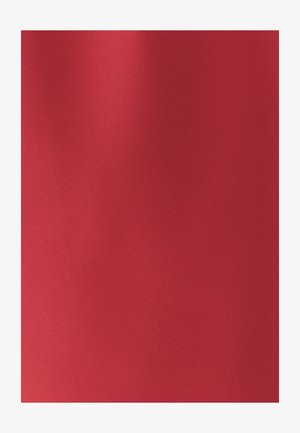 Czerwona tkanina o gładkiej teksturze i matowym wykończeniu. Materiał wydaje się wytrzymały, z jednolitym, żywym kolorem na całej powierzchni.