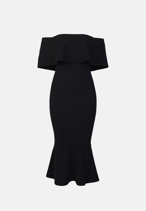 Svart off-shoulder klänning med åtsittande liv och utsvängd fåll. Tillverkad av elastiskt tyg, med ett lager av volanger längs halsringningen.