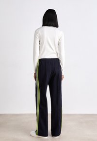 Lacoste Treniņtērpa apakšdaļas - abysm