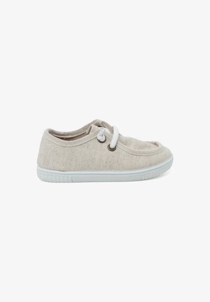 Pantofii din pânză bej deschis au o textură moale, vârf rotund, șireturi elastice și talpă din cauciuc alb. Design minimalist, fără modele proeminente.