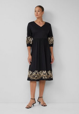 MIT STICKEREIEN - Robe de jour - schwarz