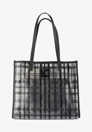 Czarna i srebrna torba typu tote w kratę z długimi czarnymi uchwytami i kwadratową czarną naszywką z logo na środku z przodu.