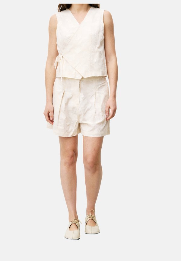 NOVALIE - Shorts - creme