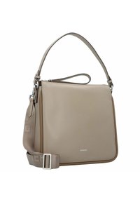Beige Lederhandtasche mit strukturiertem Design, verstellbarem Schulterriemen mit Logo und silberfarbenen Beschlägen. Glatte Textur, klare Linien.
