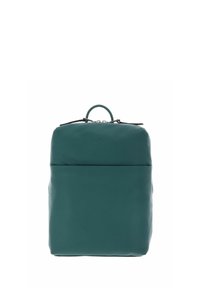 Sac à dos en cuir bleu canard de forme rectangulaire, texture lisse, poignée supérieure, fermeture éclair et poche avant zippée. Design minimaliste.