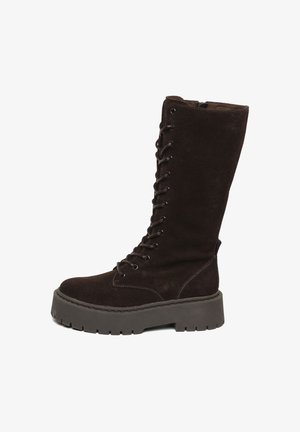 Hoher schwarzer Wildleder-Schnürstiefel mit dicker Gummisohle und seitlichem Reißverschluss, für Freizeit- oder Outdoor-Einsätze konzipiert.