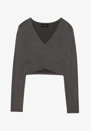 Grijze lange mouwen crop top met een wikkelontwerp en v-hals, voorzien van een soepele stof en subtiele stiksels. Merklabel zichtbaar aan de binnenkant.