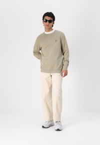 Lyle & Scott CREW NECK - Melegítőfelső - sage