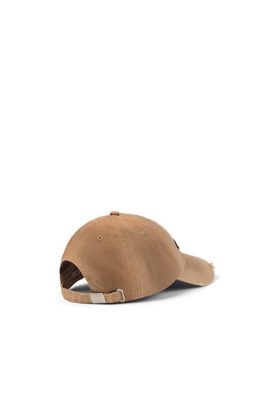 Brown cotton cap featuring a curved brim, adjustable strap at the back, and a subtle logo detail. Soft texture with a relaxed design.