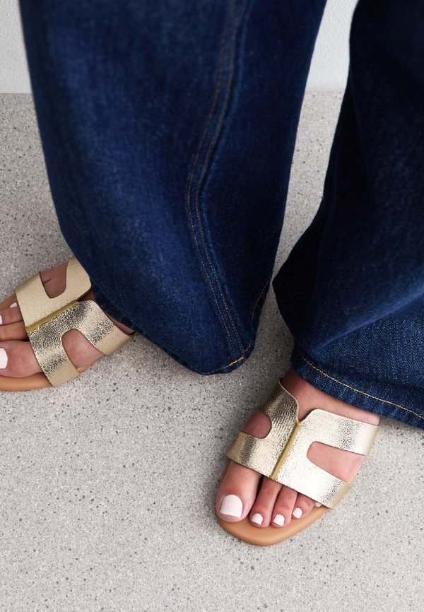 FAUX LEATHER CUT OUT STRAP - Riemensandalette - gold