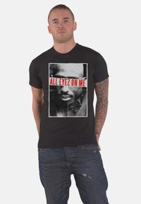 Paradiso Clothing TUPAC ALL EYEZ ON ME  - Print T-shirt - black