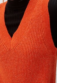 QS Sweter