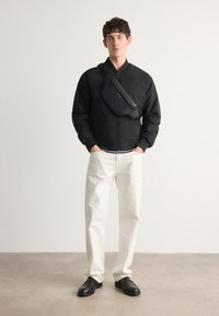 Calvin Klein MUST WAISTBAG MONO UNISEX - Marsupio - black