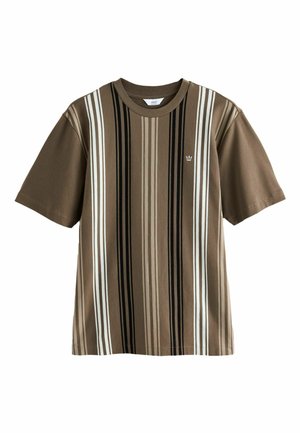 Smeđi kratki rukav majica s vertikalnim prugama u bež, bijeloj i crnoj boji. Sadrži mali logo na prsima. Izrađena od pamučne tkanine.