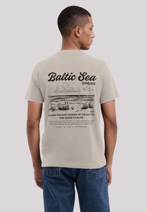 KNUT UND JAN HAMBURG - Print T-shirt - sand