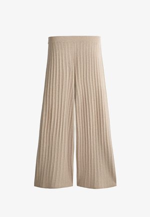 Bež široke hlače iz rebraste pletenine z elastičnim pasom, skrajšane dolžine in navpičnimi teksturiranimi črtami.