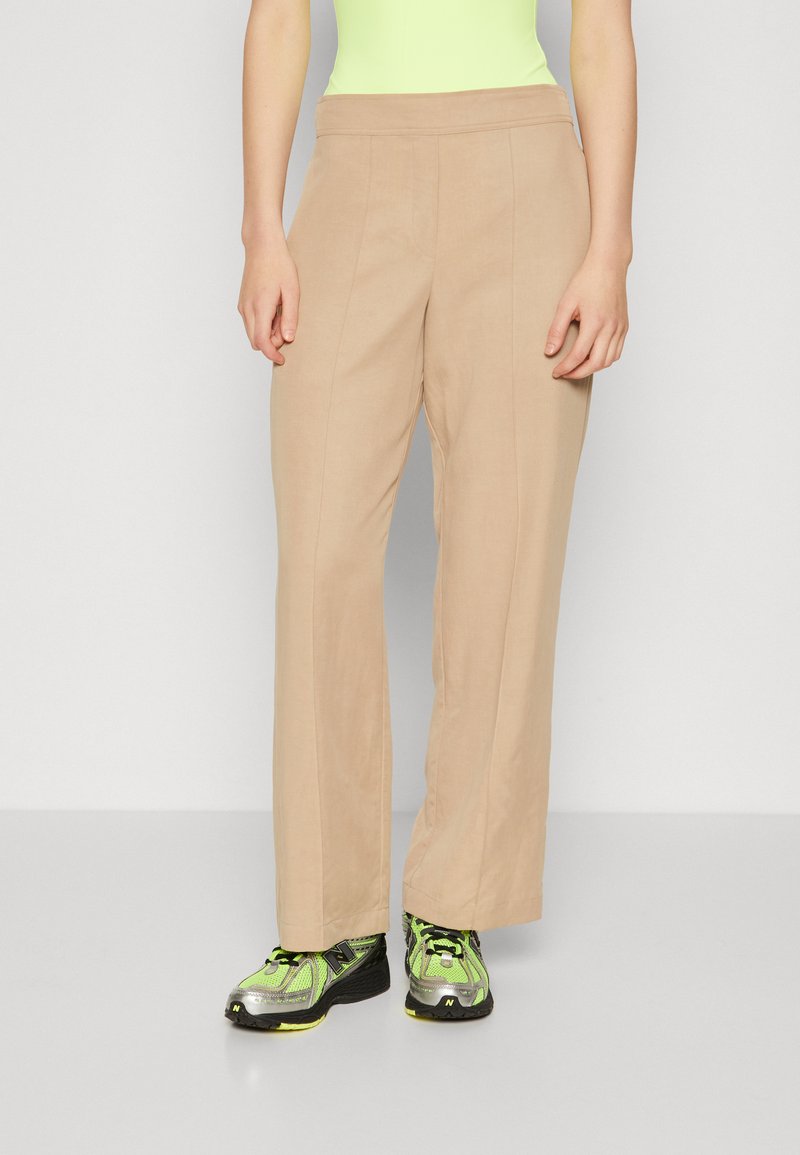 Samsøe Samsøe - SAHANI TROUSERS  - Housut - chinchilla, Suurenna