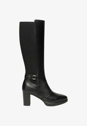 Stivale nero in pelle, alto fino al ginocchio, con finitura liscia, tacco a blocco e dettaglio con fibbia alla caviglia. Presenta un pannello elastico per una vestibilità flessibile.