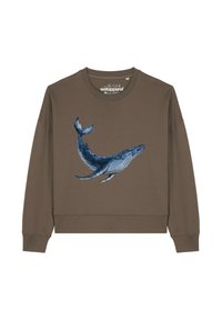 Bruine sweatshirt met een grote blauwe walvisafbeelding in aquarelstijl. Het ontwerp heeft lange mouwen en een ontspannen pasvorm.