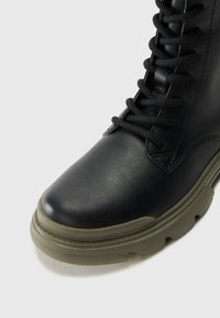 Geox JUNETTE - Botines con cordones - black/olive