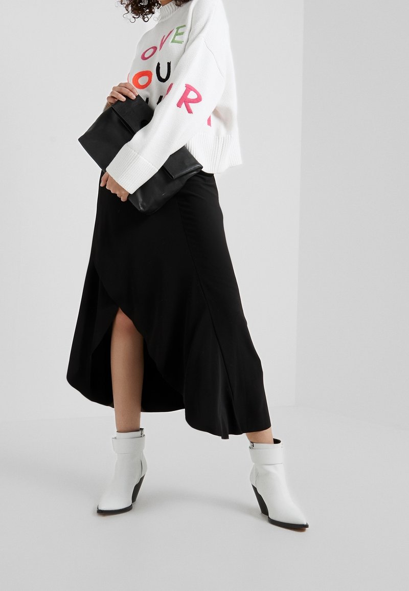 Haut Brodé Noir Escada Sport - Taille L - Neuf Sans étiquettes