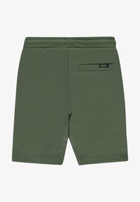 Olijfgroene shorts met een geribbelde tailleband, voorzien van een achterzak met een zwart "CARS" label. Glad materiaal, knielange stijl.
