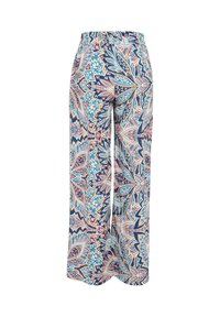 Pantalon à jambes larges avec un motif floral et géométrique multicolore dans des tons de bleu, rose et blanc sur fond blanc.