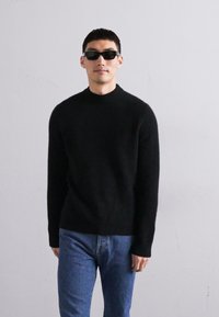 Marni HAICLI UNISEX - Päikeseprillid - black