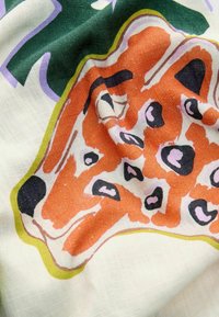 Next REGULAR FIT - Päevakleit - tropical leopard placement print